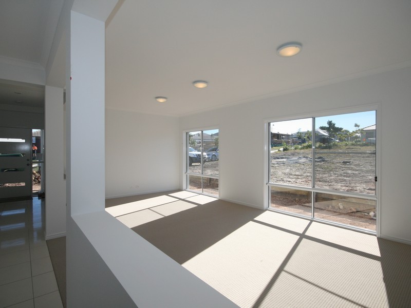8 Langer Circuit, North Lakes QLD 4509