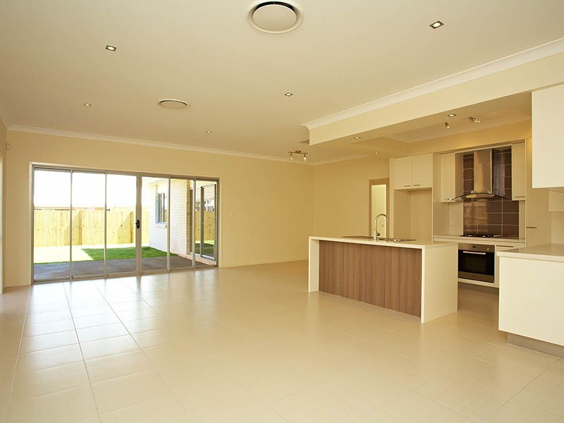 12 Parkway Crescent, Murrumba Downs QLD 4503