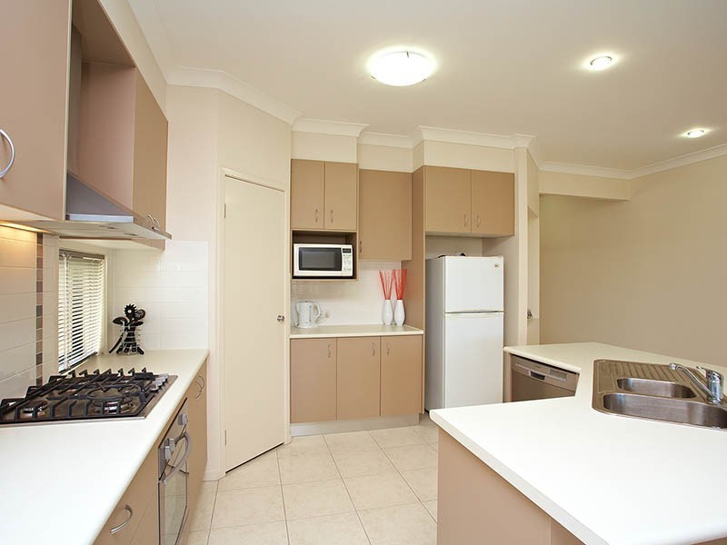 8 Rawlins Crescent, North Lakes QLD 4509