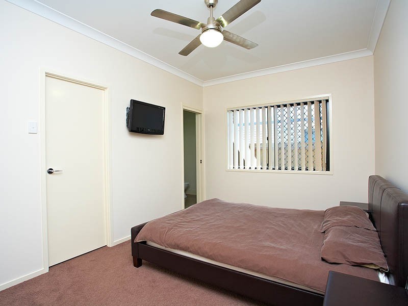 8 Rawlins Crescent, North Lakes QLD 4509