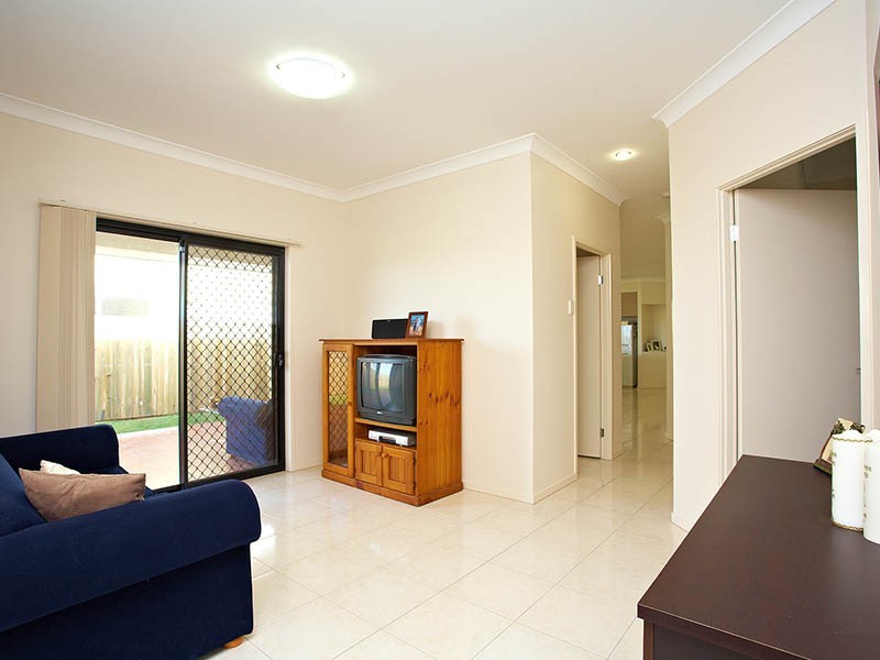 8 Rawlins Crescent, North Lakes QLD 4509