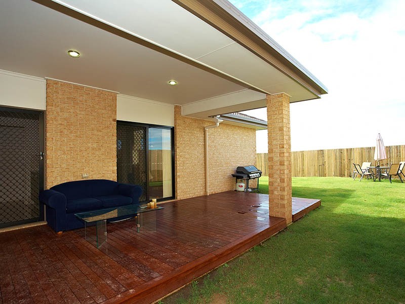 8 Rawlins Crescent, North Lakes QLD 4509