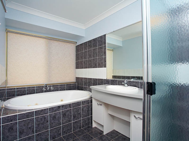 2 Kalamunda Street, North Lakes QLD 4509