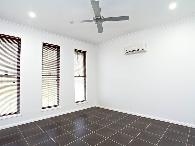 17 Rawlins Crescent, North Lakes QLD 4509