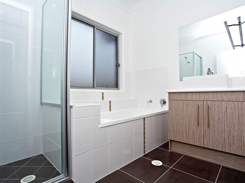 17 Rawlins Crescent, North Lakes QLD 4509