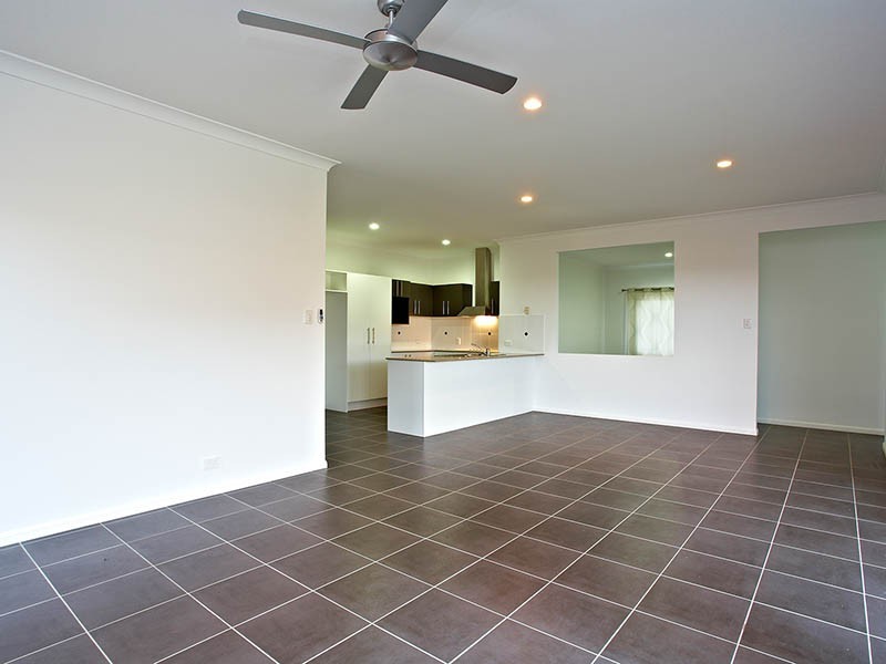 17 Rawlins Crescent, North Lakes QLD 4509