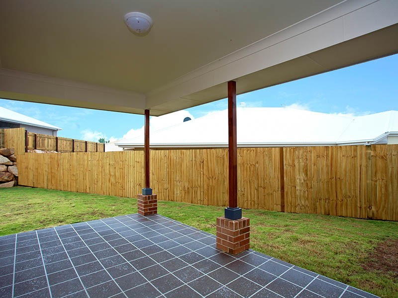 17 Rawlins Crescent, North Lakes QLD 4509