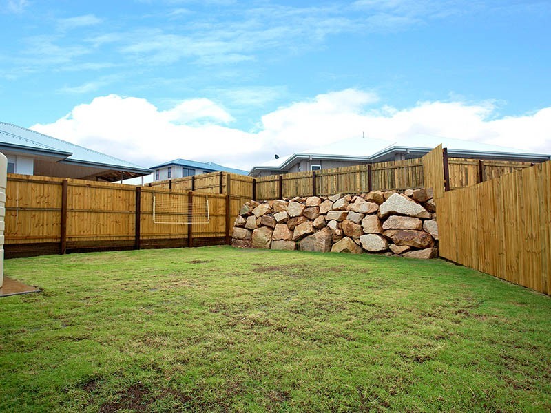 17 Rawlins Crescent, North Lakes QLD 4509