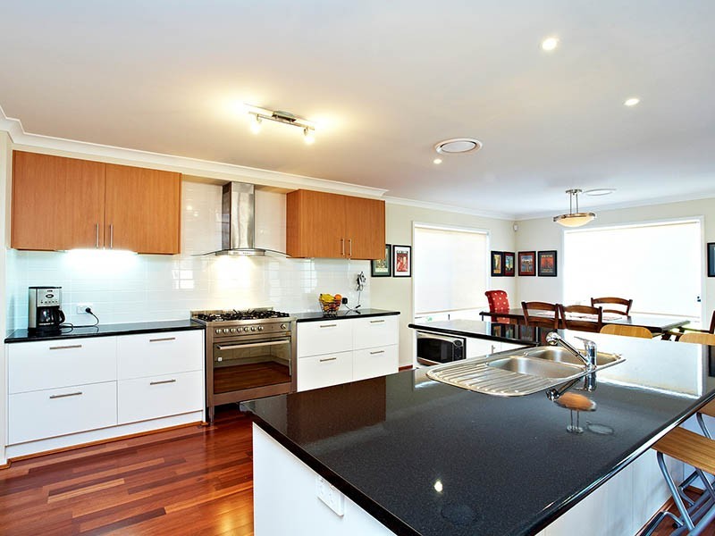 34 Kurrajong Circuit, North Lakes QLD 4509