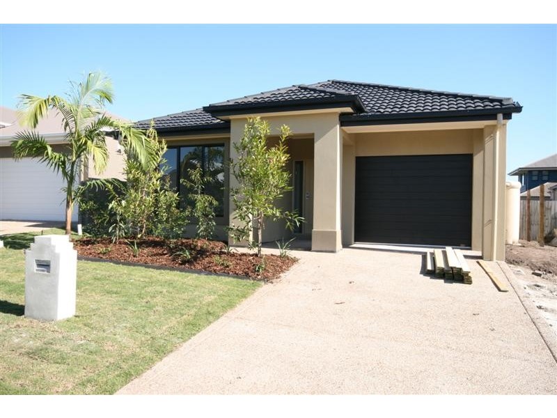 17 Satinay Pde, North Lakes QLD 4509