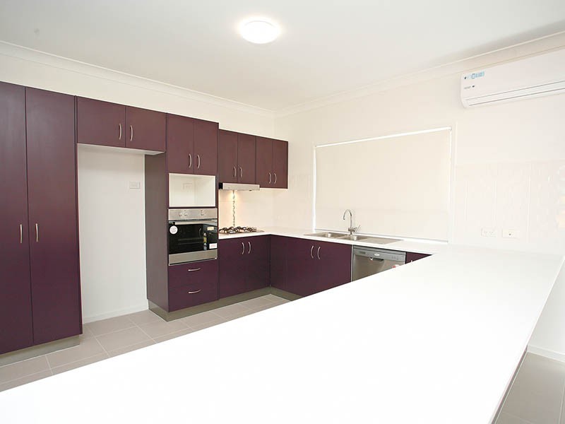 15 Rawlins Crescent, North Lakes QLD 4509
