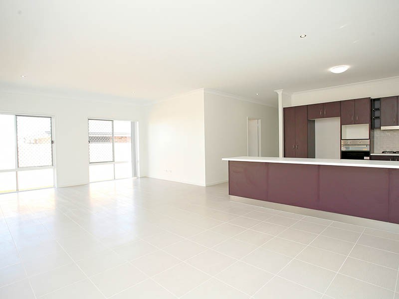 15 Rawlins Crescent, North Lakes QLD 4509
