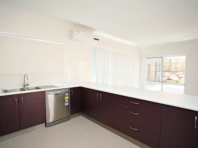 15 Rawlins Crescent, North Lakes QLD 4509