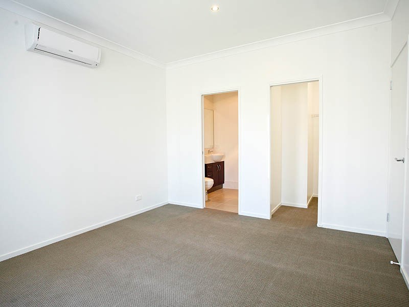 15 Rawlins Crescent, North Lakes QLD 4509