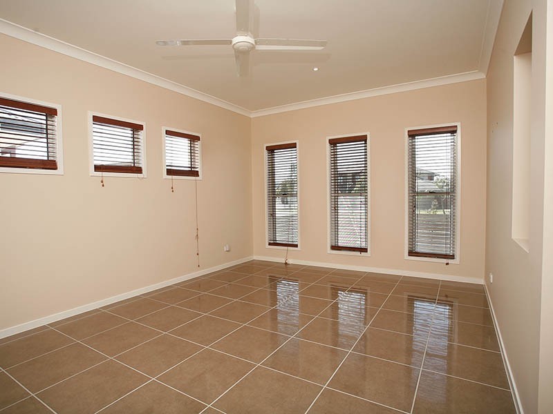 6 Nicklaus Parade, North Lakes QLD 4509