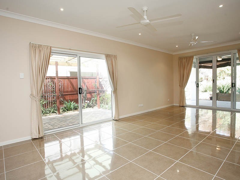 6 Nicklaus Parade, North Lakes QLD 4509