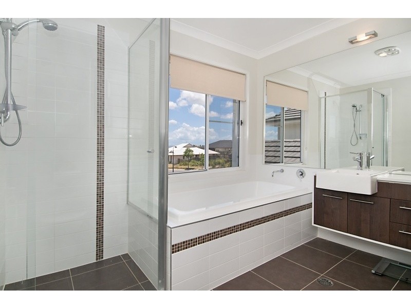 32 Echidna Parade, North Lakes QLD 4509