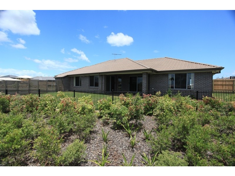 19 Menara Circuit, North Lakes QLD 4509