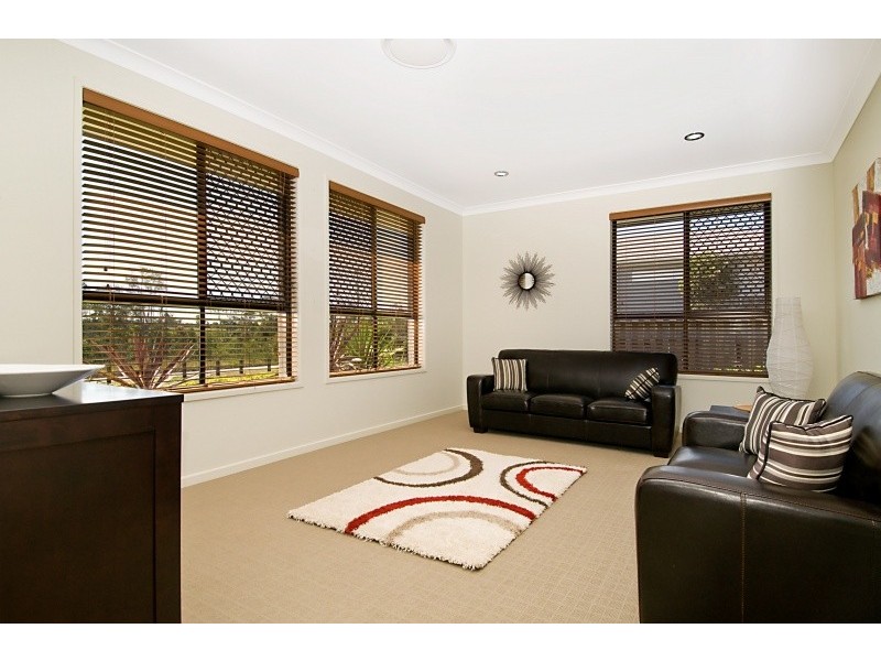 19 Warabi Crescent, North Lakes QLD 4509