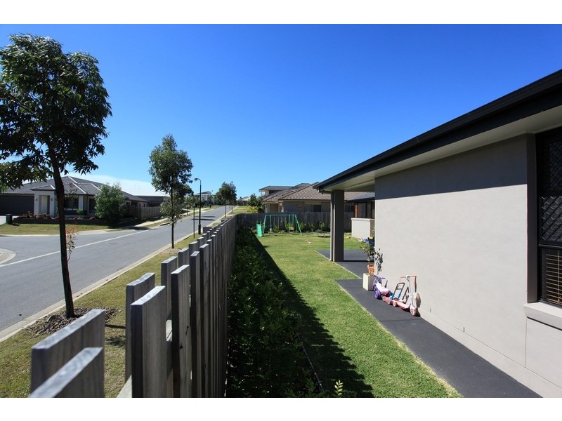 19 Warabi Crescent, North Lakes QLD 4509