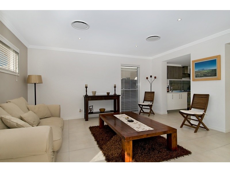 18 Astley Parade, North Lakes QLD 4509