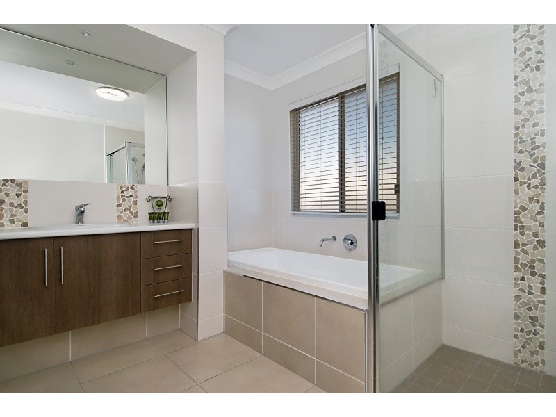 18 Astley Parade, North Lakes QLD 4509