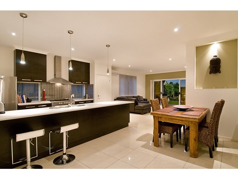 10 Wombat Parade, North Lakes QLD 4509