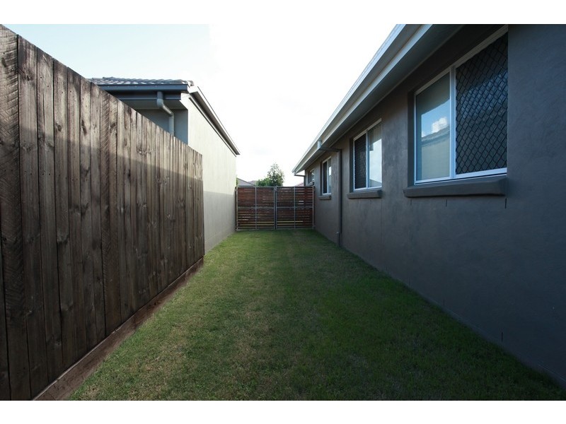 10 Wombat Parade, North Lakes QLD 4509