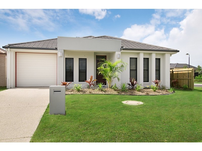 25 Langham Crescent, North Lakes QLD 4509