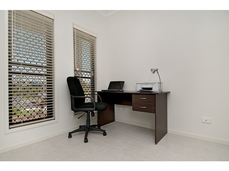 25 Langham Crescent, North Lakes QLD 4509