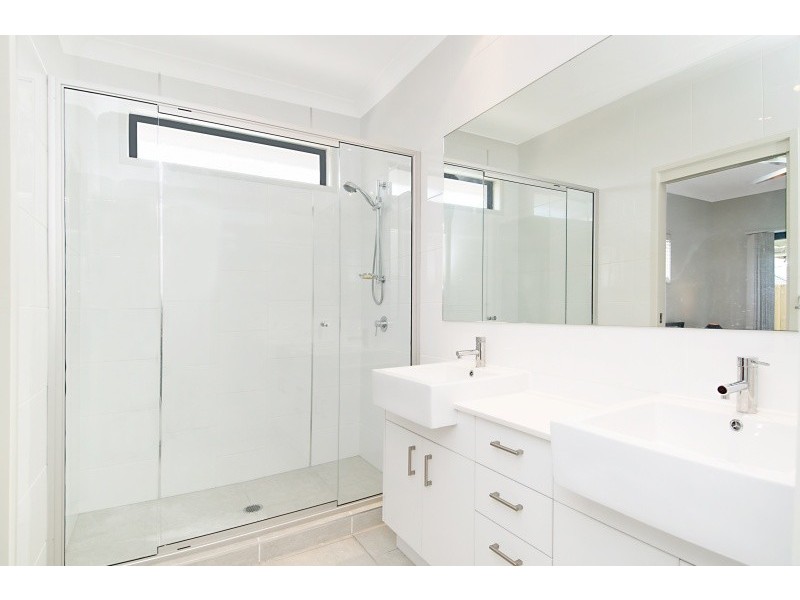 25 Langham Crescent, North Lakes QLD 4509