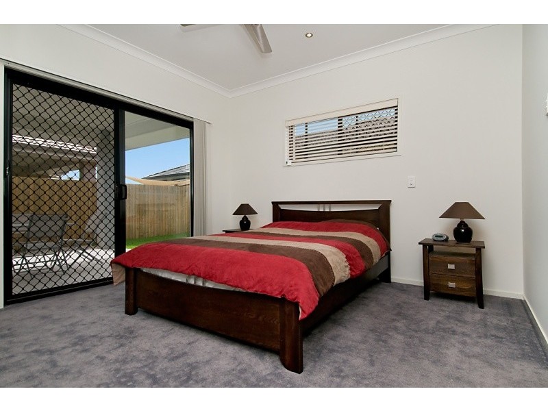 25 Langham Crescent, North Lakes QLD 4509