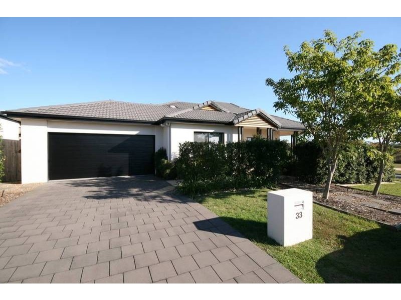 33 Dotterel Cres, North Lakes QLD 4509