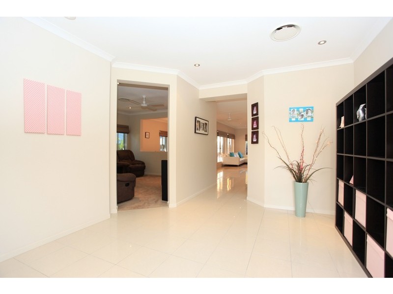 8 Burgan Place, North Lakes QLD 4509