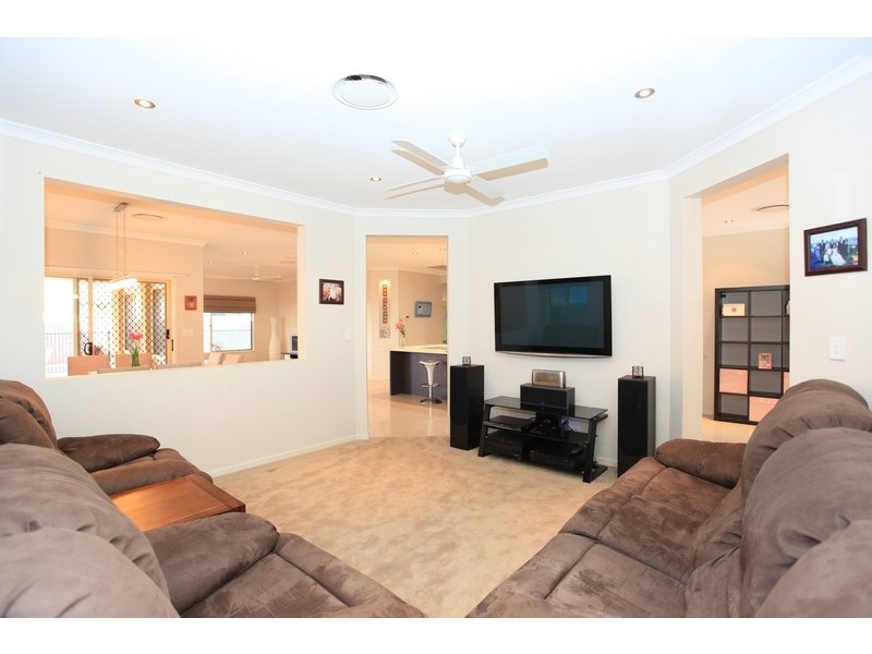 8 Burgan Place, North Lakes QLD 4509