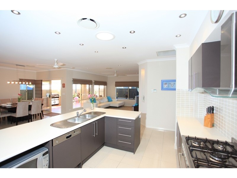 8 Burgan Place, North Lakes QLD 4509