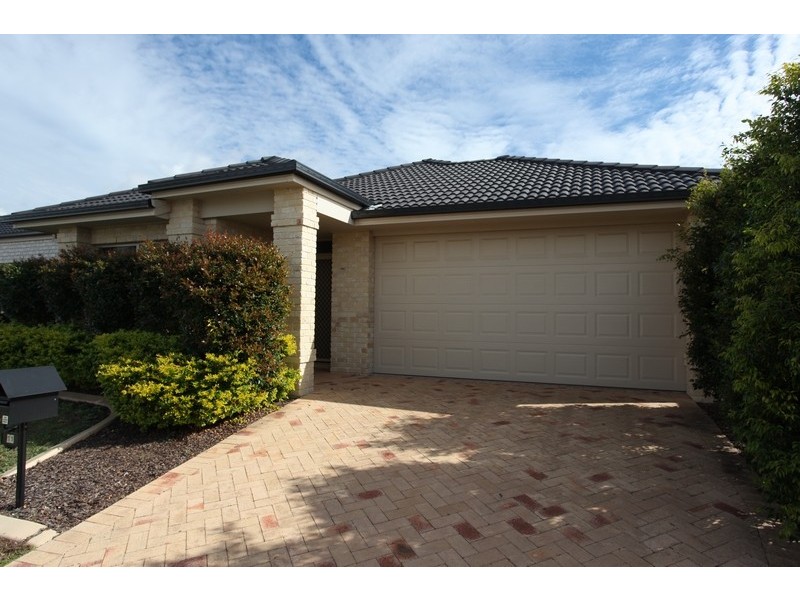 11 Kurrajong Circuit, North Lakes QLD 4509