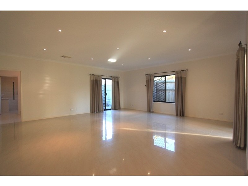 2 Redcedar Street, North Lakes QLD 4509