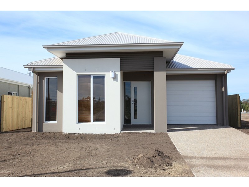 11 Friars Crescent, North Lakes QLD 4509
