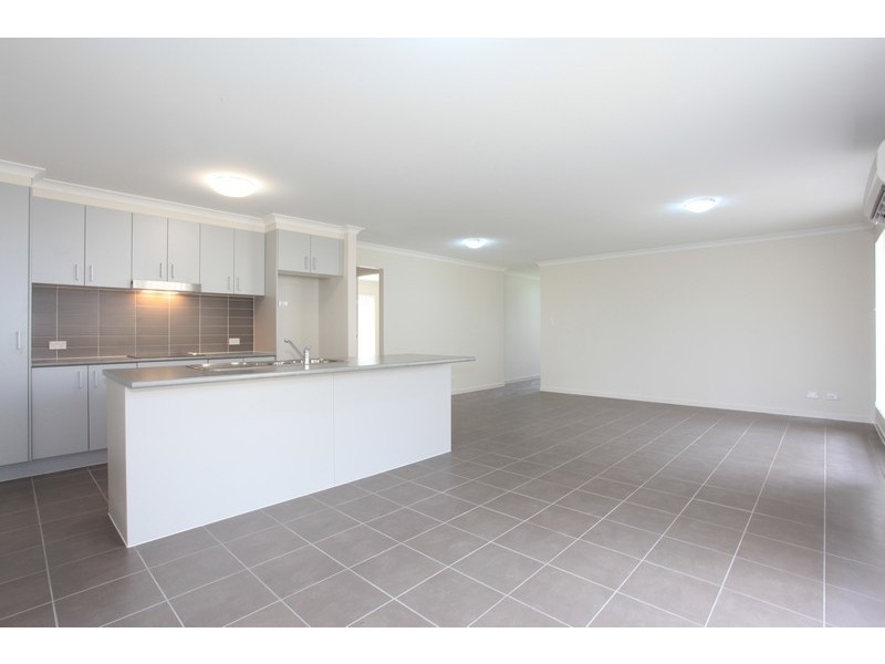 10 Dunes Crescent, North Lakes QLD 4509