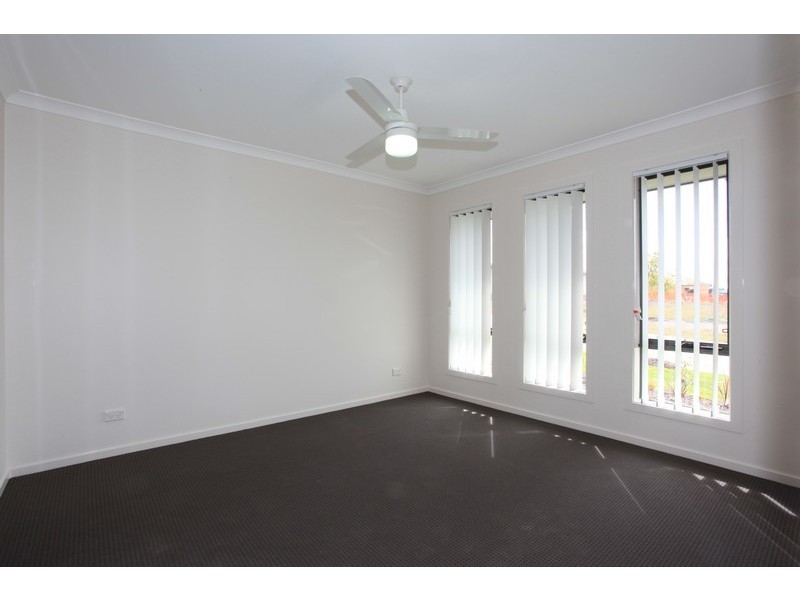 10 Dunes Crescent, North Lakes QLD 4509