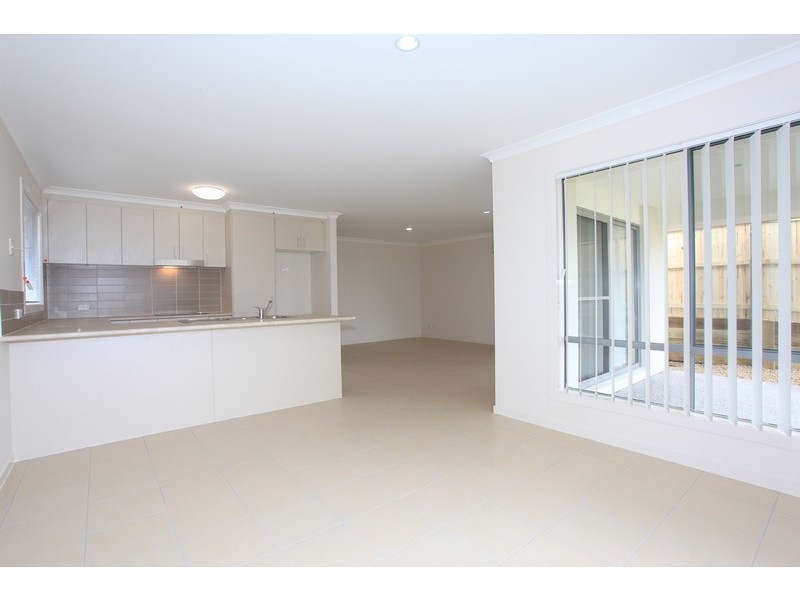 6 Lomond Crescent, North Lakes QLD 4509