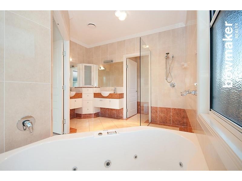 24 Sandpiper Avenue, North Lakes QLD 4509