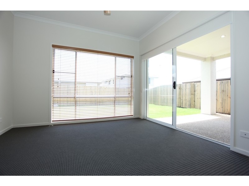 15 Dunes Crescent, North Lakes QLD 4509