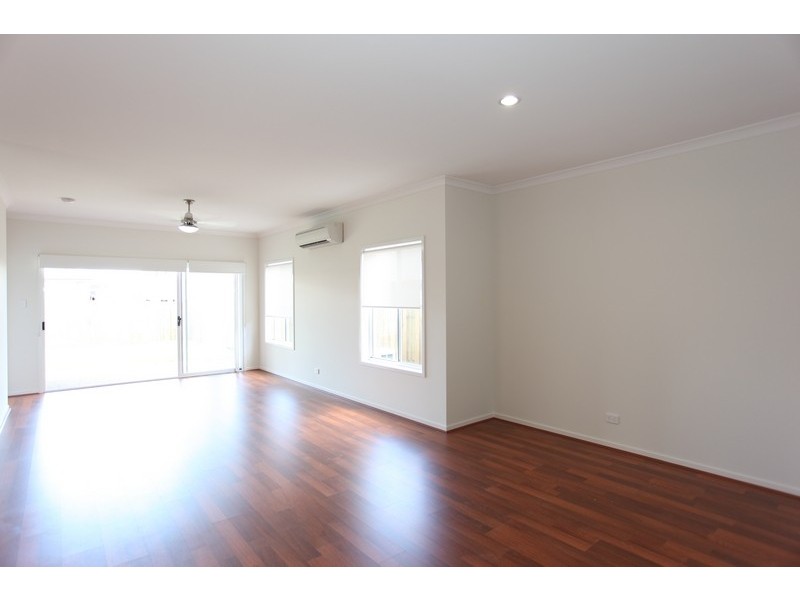 15 Dunes Crescent, North Lakes QLD 4509