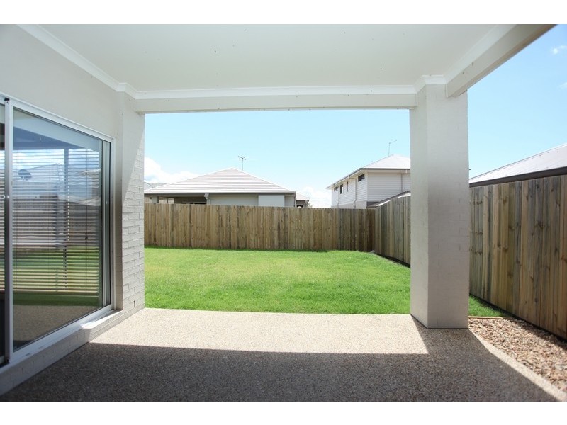 15 Dunes Crescent, North Lakes QLD 4509
