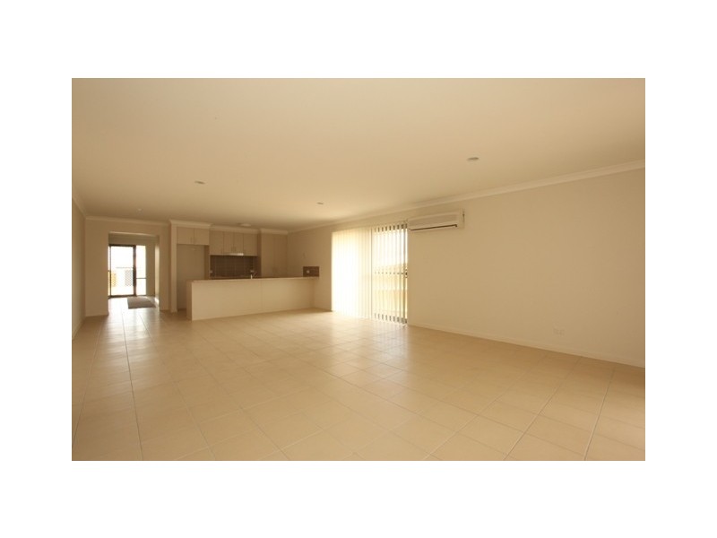 40 Severn Crescent, North Lakes QLD 4509