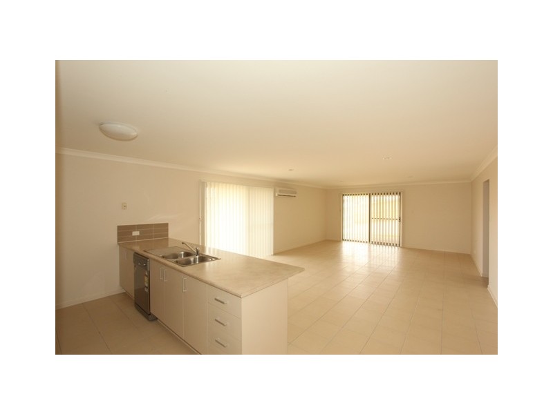 40 Severn Crescent, North Lakes QLD 4509