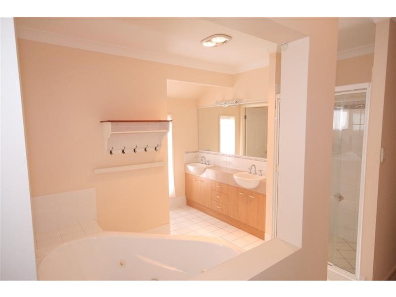 19 Heathcote Avenue, North Lakes QLD 4509