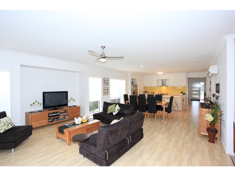 6 Price Street, North Lakes QLD 4509